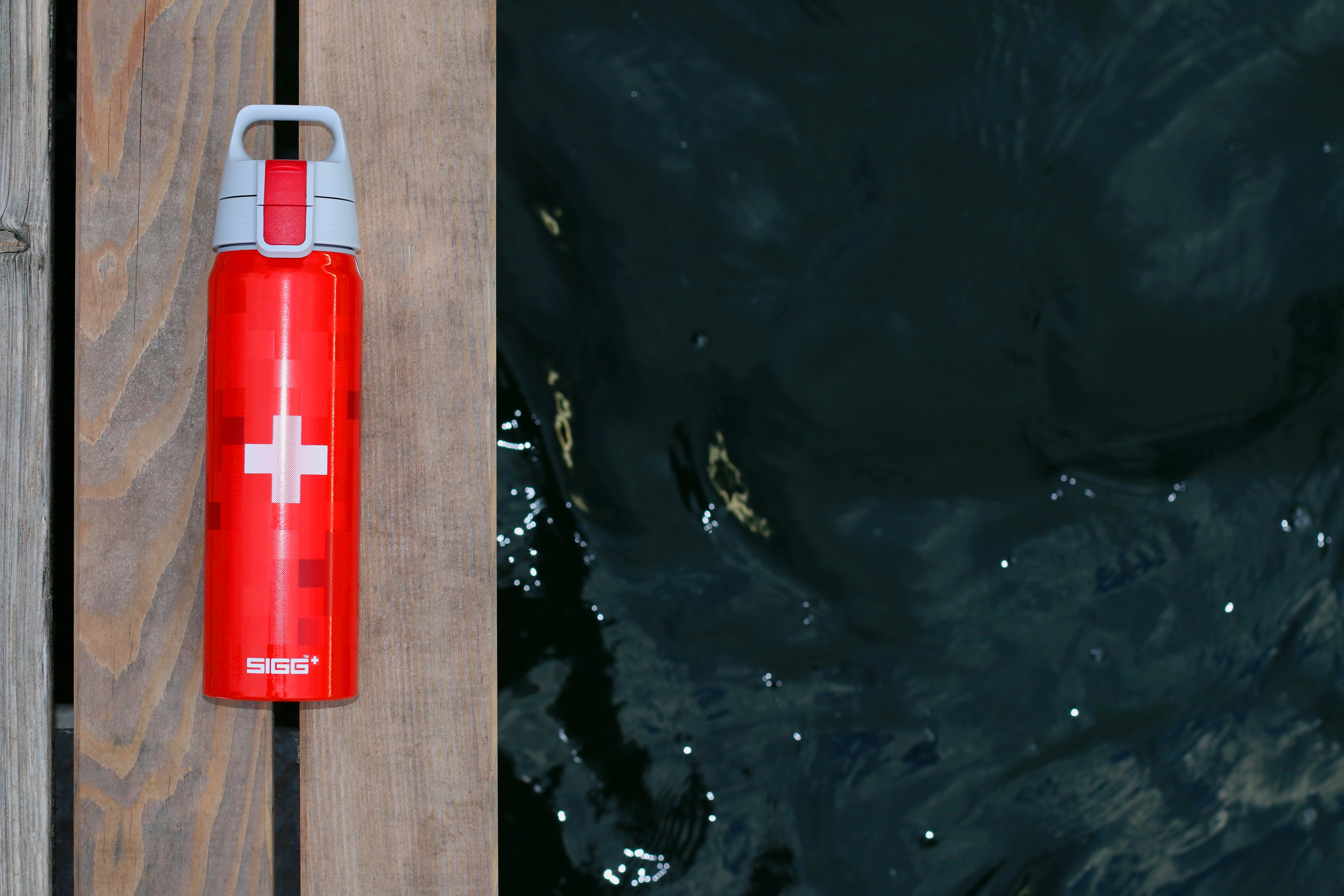 #grösse_0.75 l#farbe_swiss cross